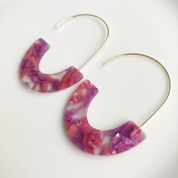 NEW "Camellia" U Acrylic Earrings (pink) - Picture 2 of 4